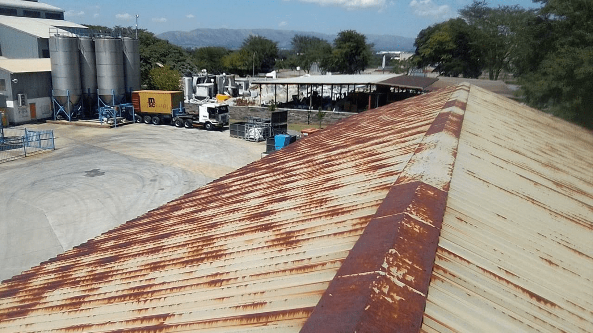 Industrial roofing in Pretoria strengthened with rust and corrosion prevention coatings.